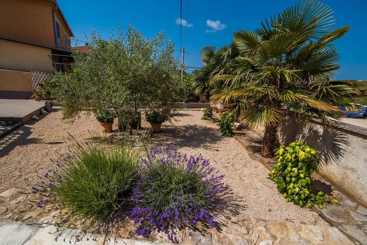 Apartments With A Parking Space Malinska Croatia