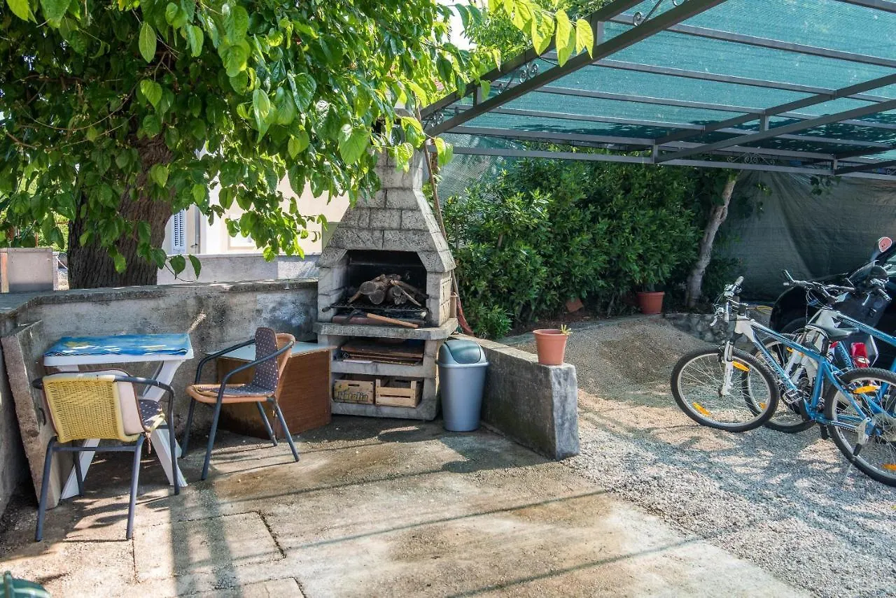 Apartments With A Parking Space Malinska 0*,  Croatia