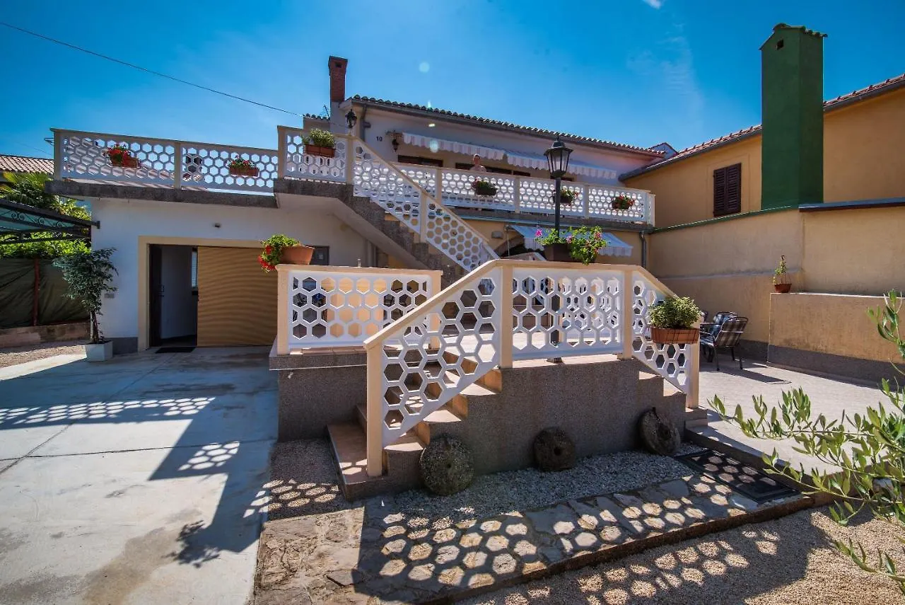Apartments With A Parking Space Malinska