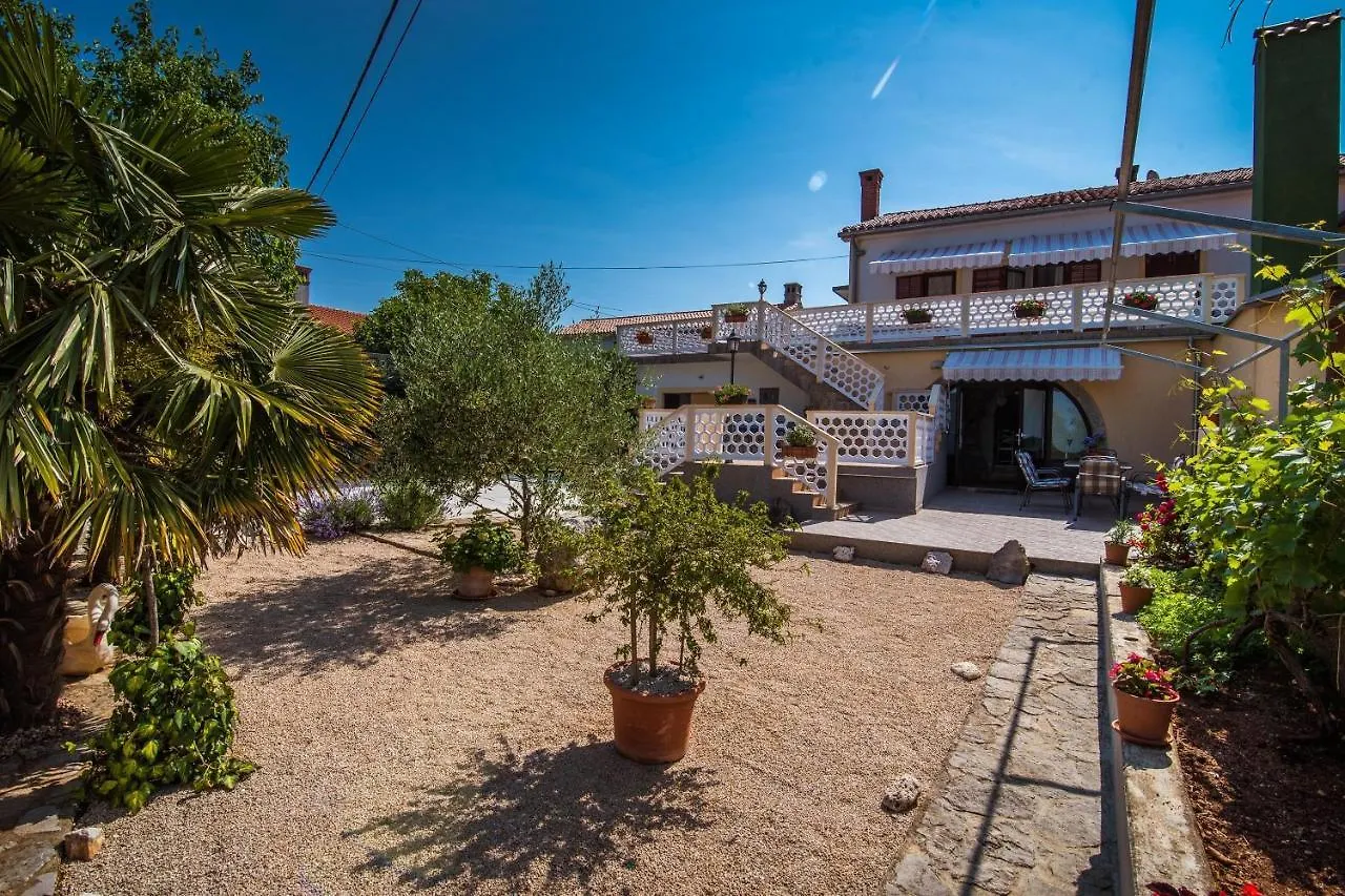 Apartments With A Parking Space Malinska