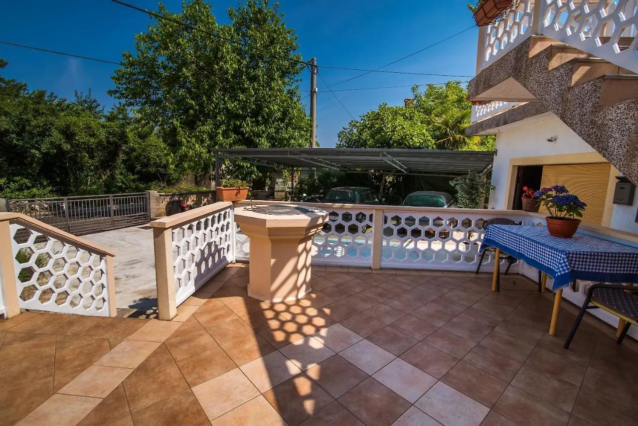 Apartments With A Parking Space Malinska