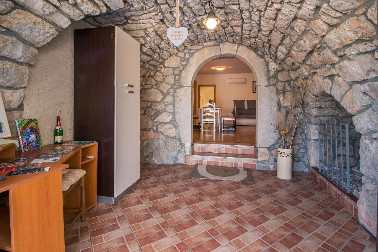 Apartments With A Parking Space Malinska 0*,
