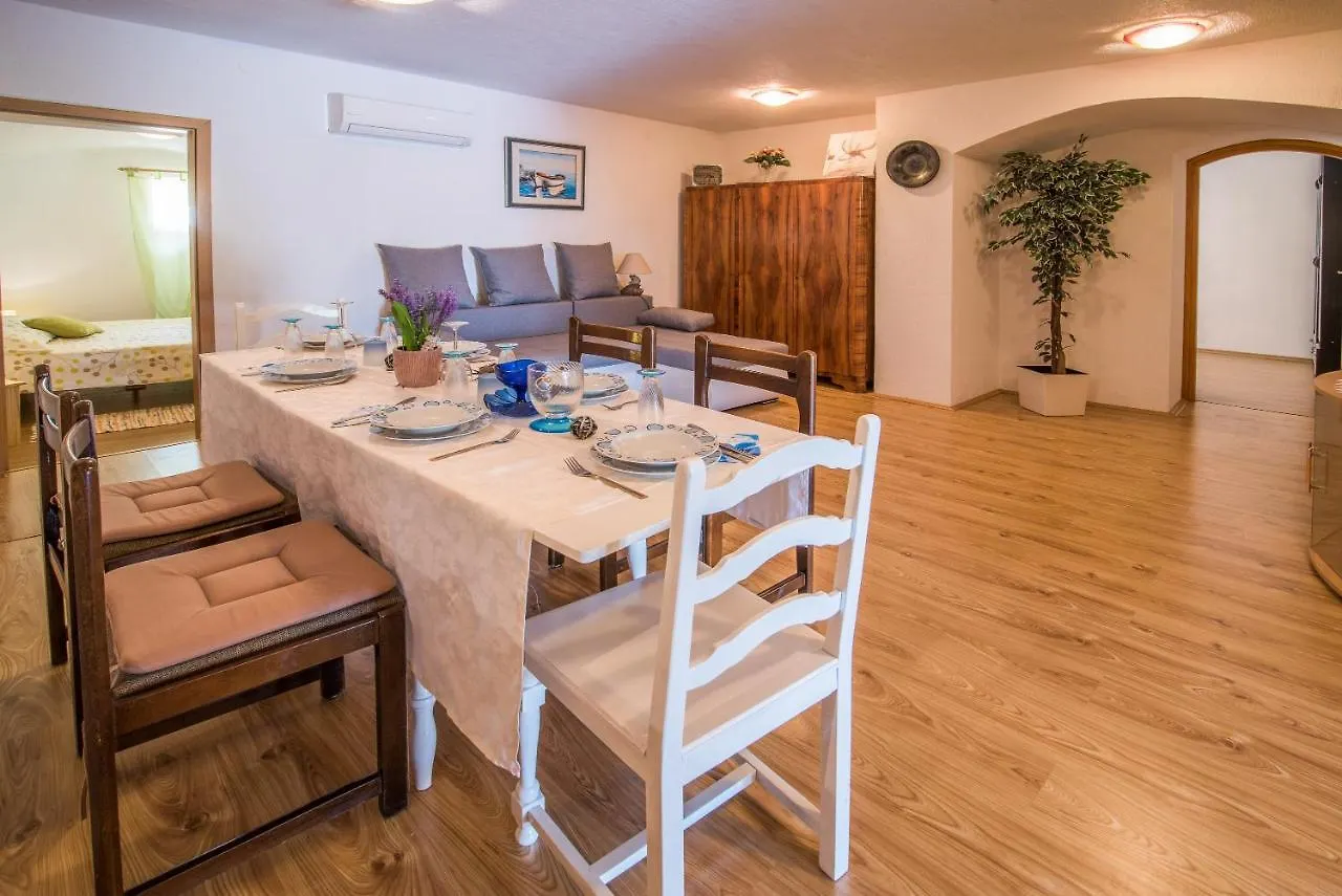 Apartments With A Parking Space Malinska